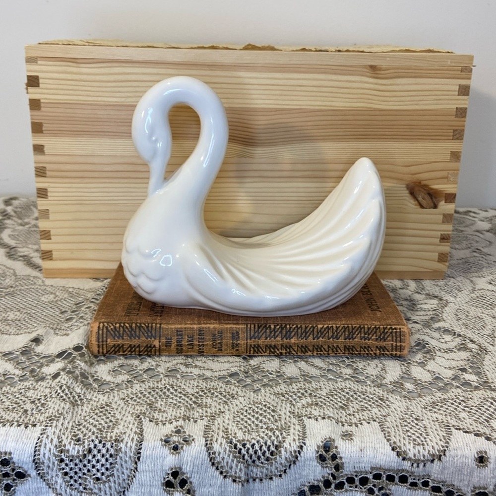 Vintage Andre Richard White Swan Hand Towel Holder Decor Ceramic Vintage 80's